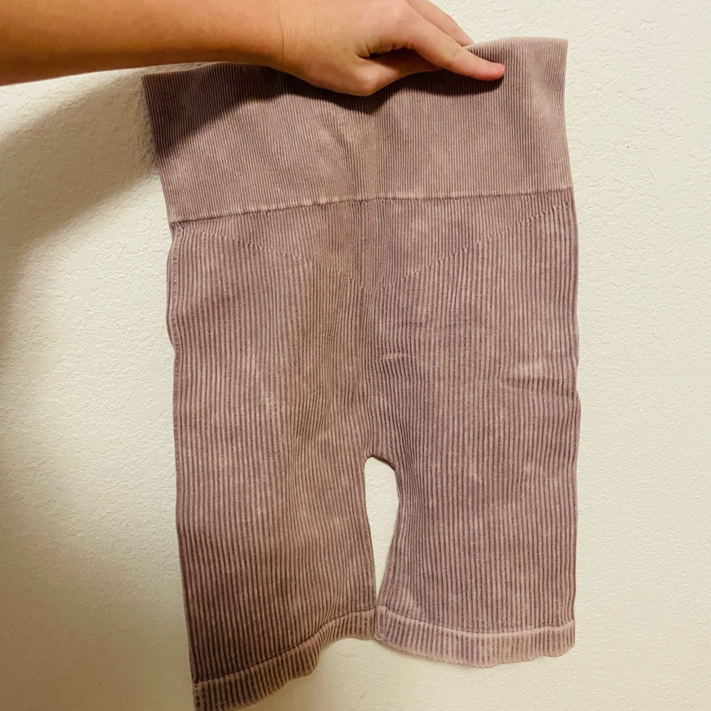 Ribbed Mauve High-Waisted Shorts